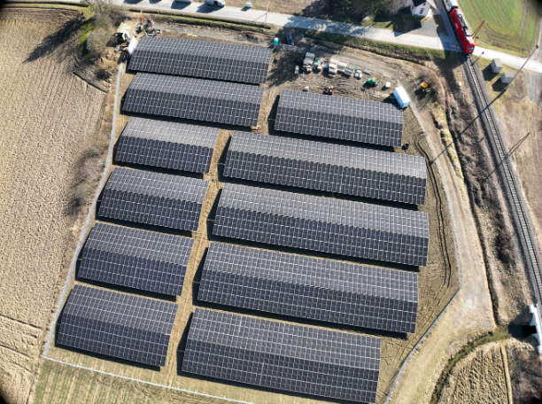 Napelempark Hohenbrugg városában 999 kWp teljesítménnyel