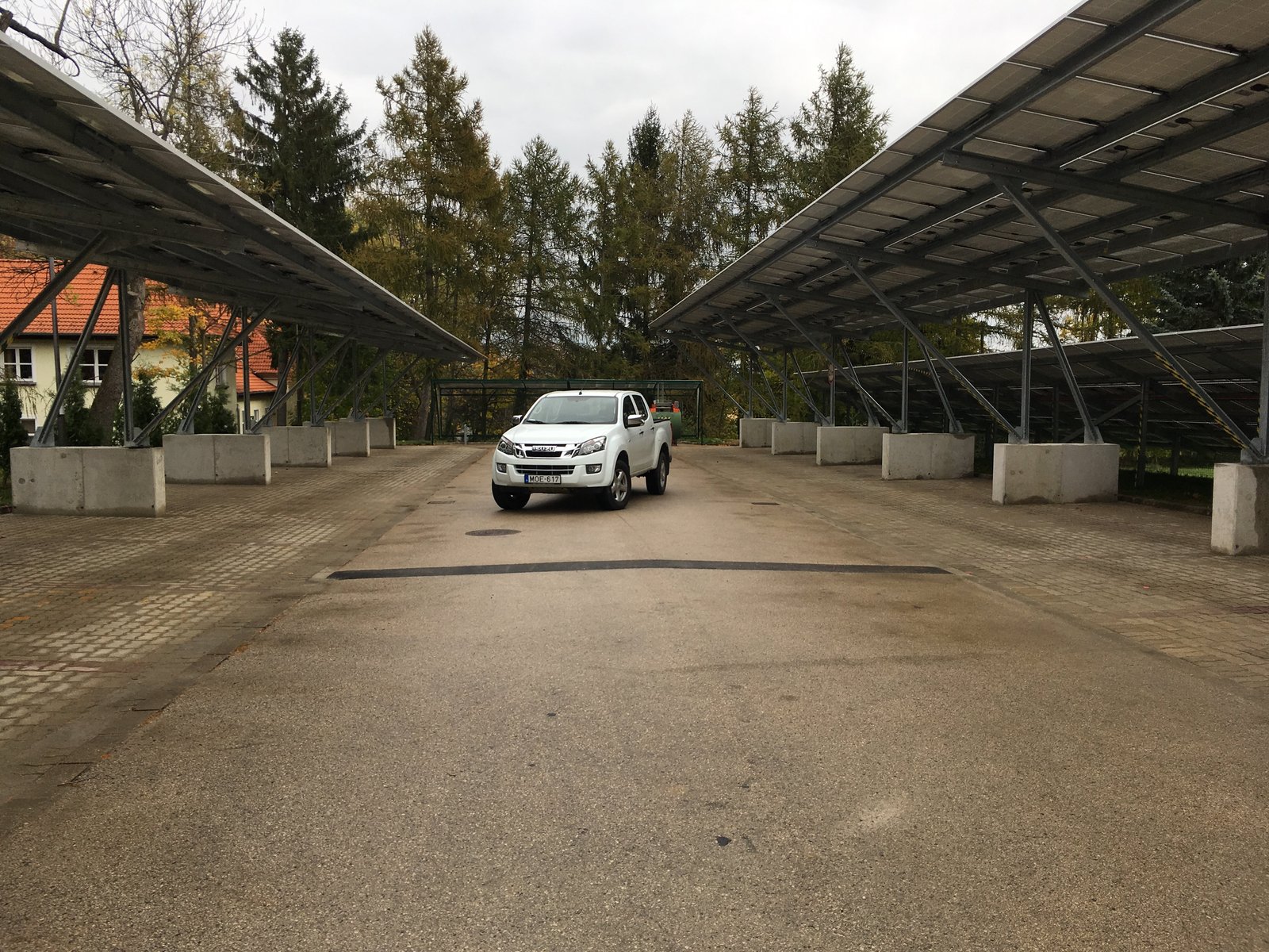 Solar carport, napelemes autóbeálló